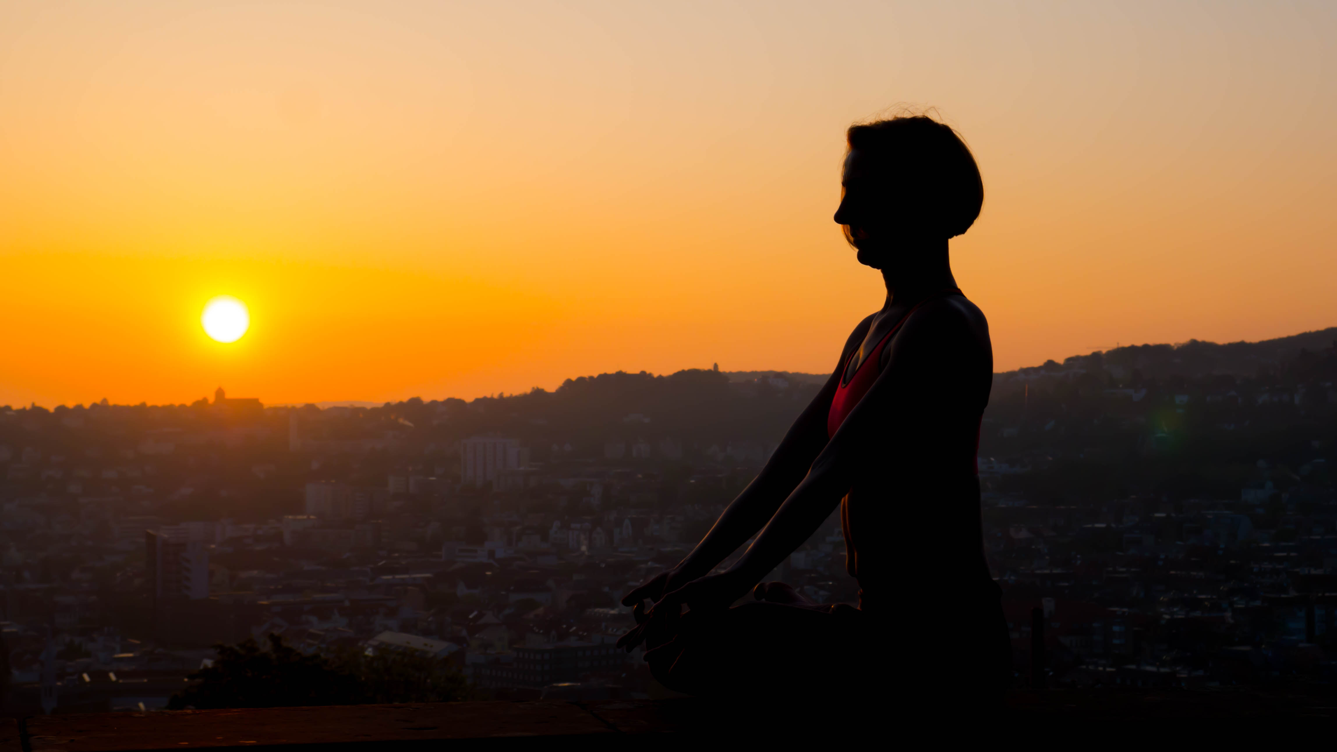 Frau macht Yoga