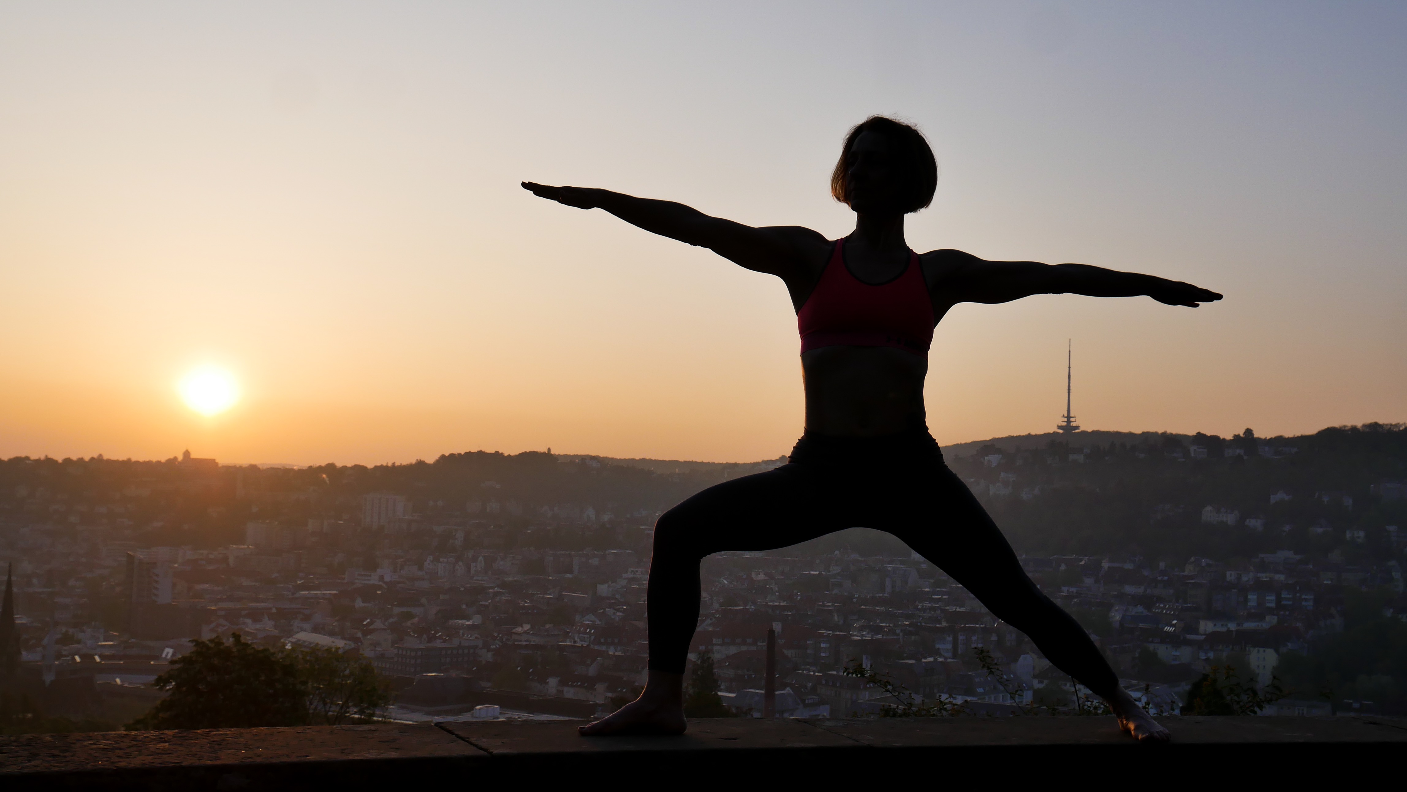 Frau macht Yoga